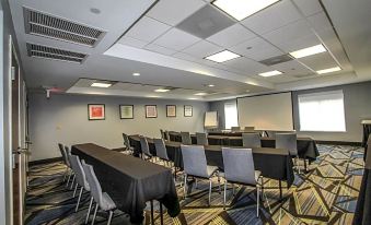 Holiday Inn Express & Suites Charleston-North