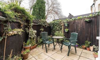 New Stylish 1 Bedroom Flat with Garden London