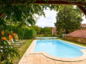 Explore the Magic of the Dordogne! les Chouettes Sleeps 14 to 16