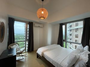 Prime BGC Location Apartments by PH Staycation