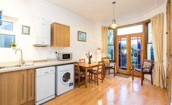 New Stylish 1 Bedroom Flat with Garden London