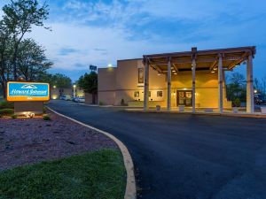 Days Inn & Suites by Wyndham Cincinnati North