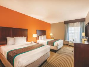 La Quinta Inn & Suites by Wyndham Houston Bush Intl Airpt E