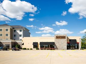 Holiday Inn & Suites Bloomington-Airport