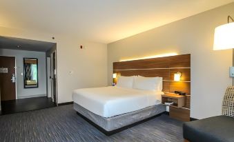 Holiday Inn Express & Suites Charleston-North