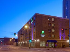 Holiday Inn Express & Suites Minneapolis-Dwtn (Conv Ctr)