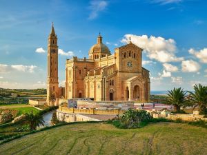 Ta'Patee Pool Farmhouse in Gozo - Happy Rentals