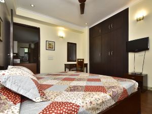 2BHK Comfortable Furnished Serviced Apartments in Hauz Khas - Woodpecker Apartments