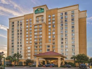 La Quinta Inn & Suites by Wyndham San Antonio Riverwalk