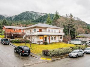 Ketchikan Home: Bay Views, 1/2 Mi to Hiking Trails