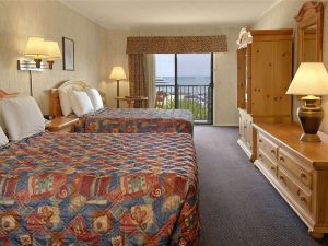 Days Inn by Wyndham Mackinaw City - Lakeview