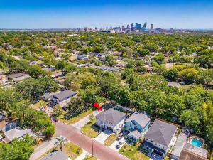 New-Luxury Tampa Home with Pool, Jacuzzi & Amenities