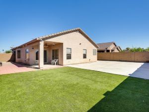 7 Mi to Chase Field: Phoenix Home w/ Patio!