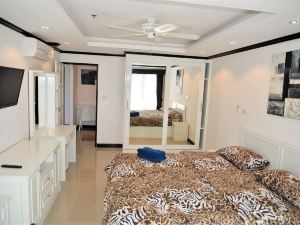 2 Bedroom Corner Apartment Jomtien Beach Condominium Pattaya