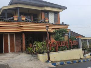 Aazia Homestay