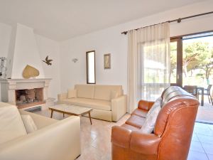 Close to Amenities Private Pool Air Conditioning and wi-fi