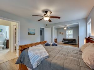 Pet-Friendly Southport Home w/ Deck: 8 Mi to Beach