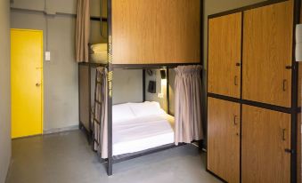 Traveller Bunker Hostel 1