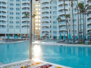 Hilton Cancun Mar Caribe All-Inclusive Resort