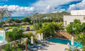 Bayview Beachfront Apartments, in Town Right on the Beach