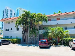 Sunny Isles Apartments by MiaRentals