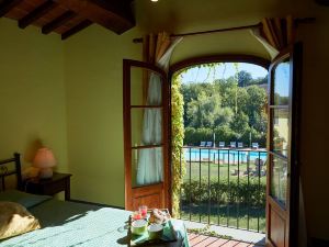 Stone House "baita" in Tuscany with Pool