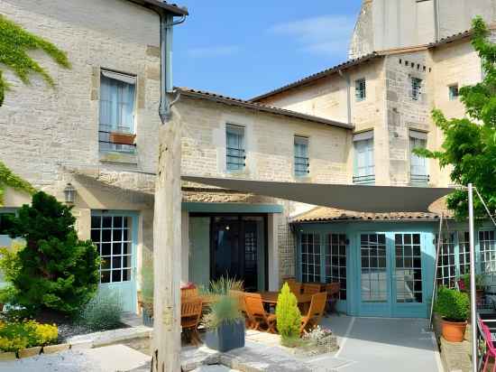 Logis Hostellerie de l'Abbaye Hotel Exterior