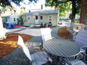 Beautiful Bungalow Next to Unc-Free Cruiser Bikes!