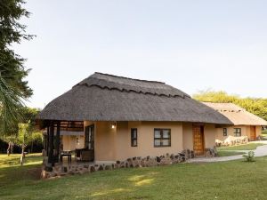 Masaumbezi River Lodge