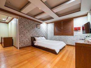 Taebaek Tourist Hotel