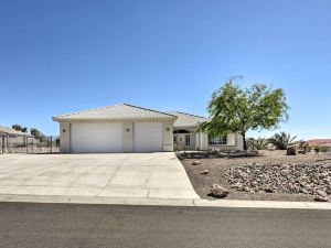 Cozy Bullhead City Home w/ Patio & Mountain Views!