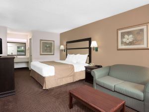 Days Inn by Wyndham Macon I-475