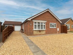 Cedar Drive, Holbeach - 1 to 4 - Self Catering