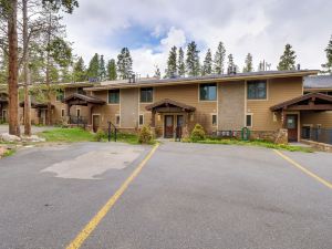 Beautiful Breck Townhome with Pool 1 Mi to Main St!