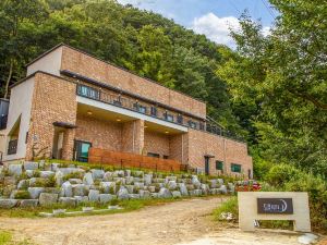 Wanju Del Luna Pension (Hanok Village)