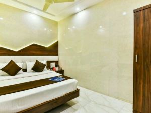 Hotel Palace Residency Near Lokmanya Tilak Terminus