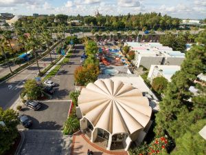 Howard Johnson by Wyndham Anaheim Hotel & Water Playground