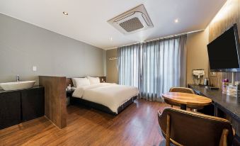 Jinju Hotel Seven