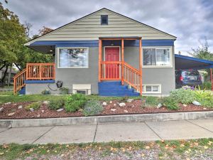 Comfy and Cozy Kalispell Home Walk to Downtown