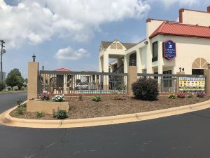 Carolina Inn & Suites of Lake Norman