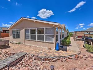 Charming Payson Home w/ Arizona Room & Grill!