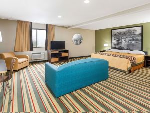 Super 8 by Wyndham Bloomington