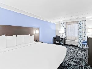 Days Inn & Suites by Wyndham Schaumburg