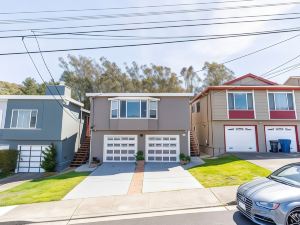 Lux Apartment on Hill Close to SF