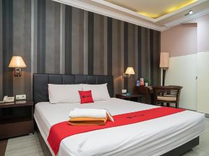 RedDoorz Plus Near Simpang Tiga Tritayasa Cilegon