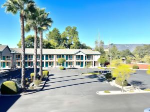 Cloverdale Wine Country Inn & Suites