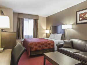 Econo Lodge Inn & Suites