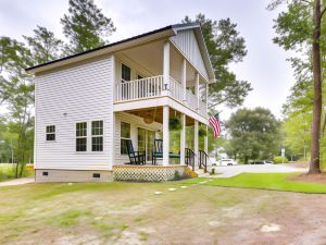 Cozy Cottage Minutes to Downtown Southport!