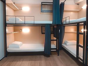 Nomad's Hub - Best Value Co-Living Hostel