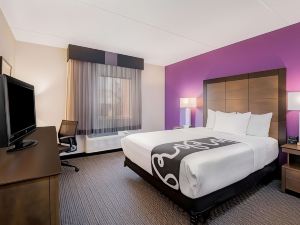 La Quinta Inn & Suites by Wyndham Baltimore BWI Airport